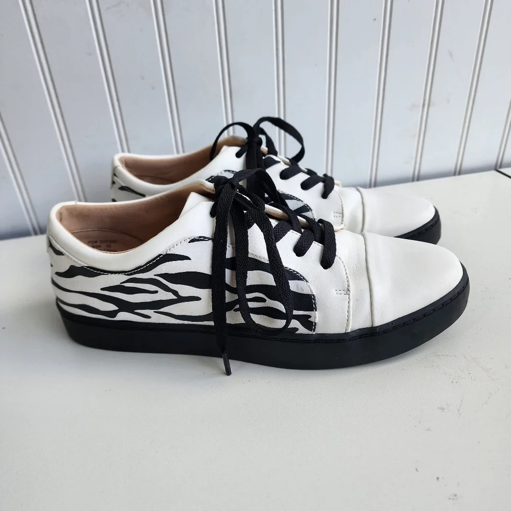 JOURNEE COLLECTION Womens Black White Taschi Cap Toe Platform Sneakers Shoes 8.5
